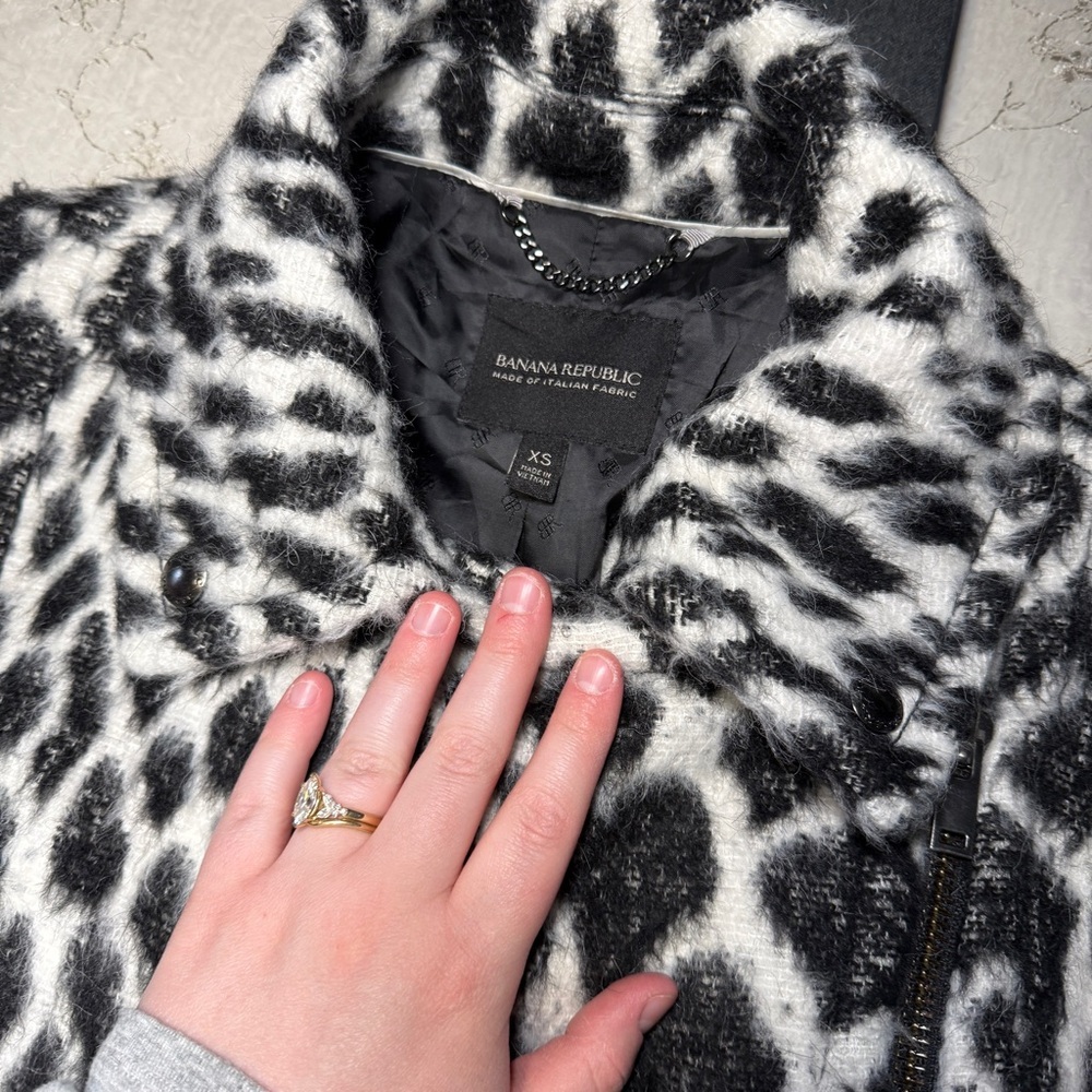 banana republic italian‑fabric leopard print asymmetrical zip coat – size xs - Picture 7 of 10